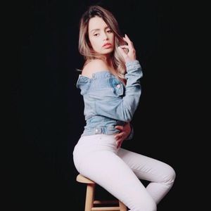 Meet your Posher, Paola araceli